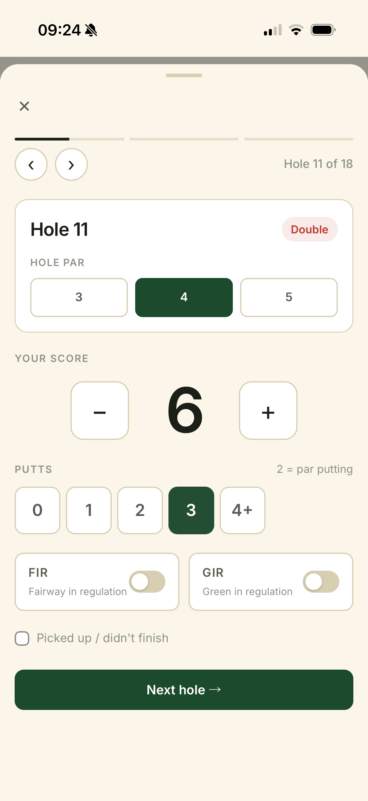 Trail Golf log-a-round screen: hole par, score, putts, fairway and green in regulation
